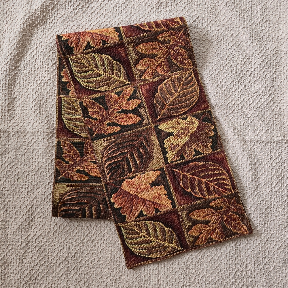 Windham Weavers Autumn Leaves Tapestry Table Runner